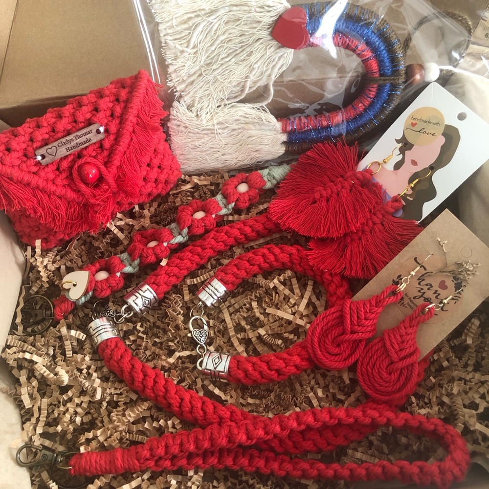 ♥️Handmade Red macrame box♥️